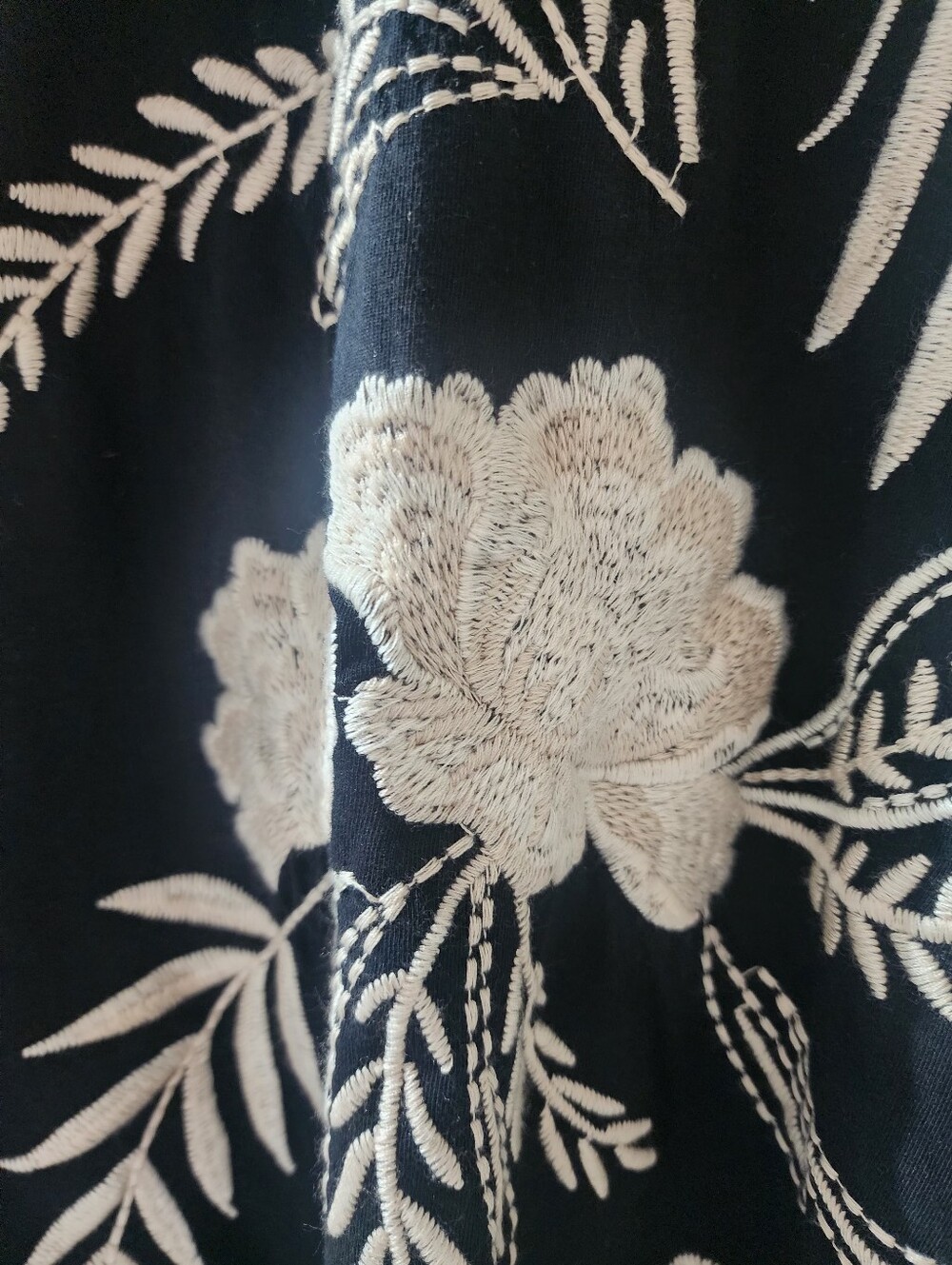 Johnny Was NWT Black Embroidered Bird Floral Tee Top Size L - Picture 5 of 9